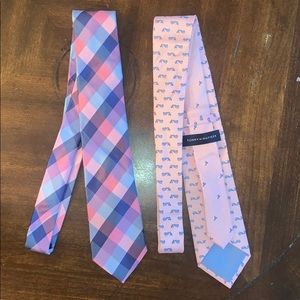 2 Tommy Hilfiger ties